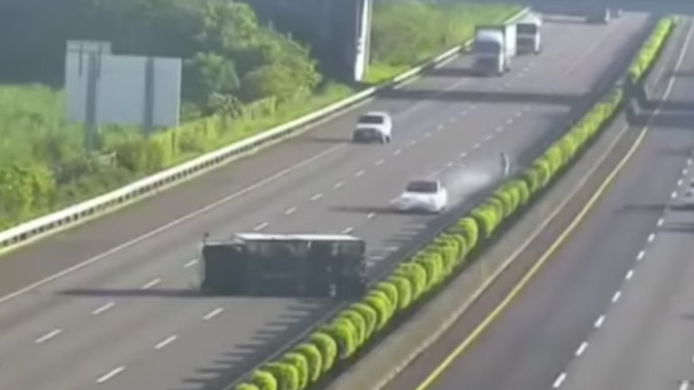 Δείτε ένα Tesla να «καρφώνεται» σε φορτηγό!